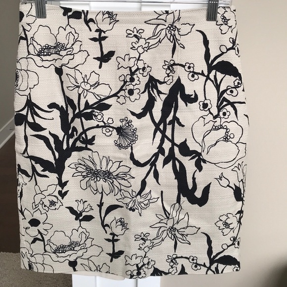 Ann Taylor Dresses & Skirts - Ann Taylor floral print skirt